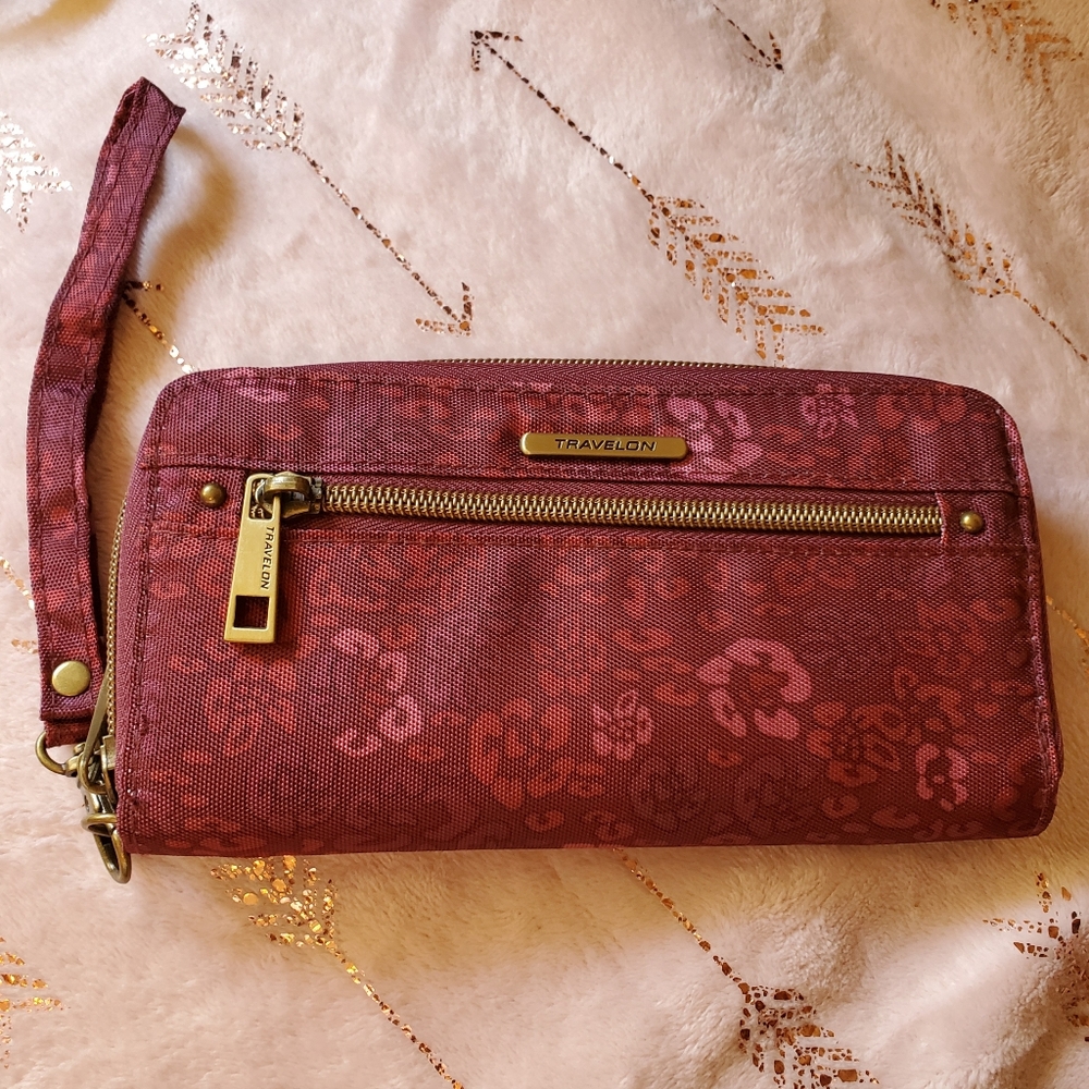 Travelon Wristlet